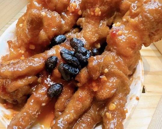 D05. Steamed Chicken Feet with Special Sauce 凤爪